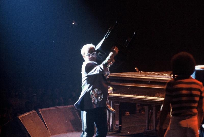 The 1975 live performance